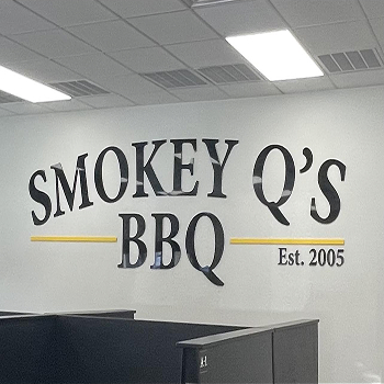 Smokey Que's